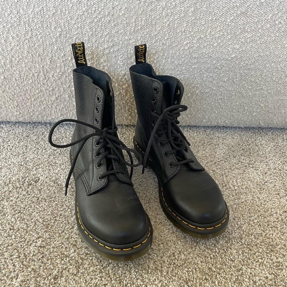 NEW Dr Martens Boots size 8